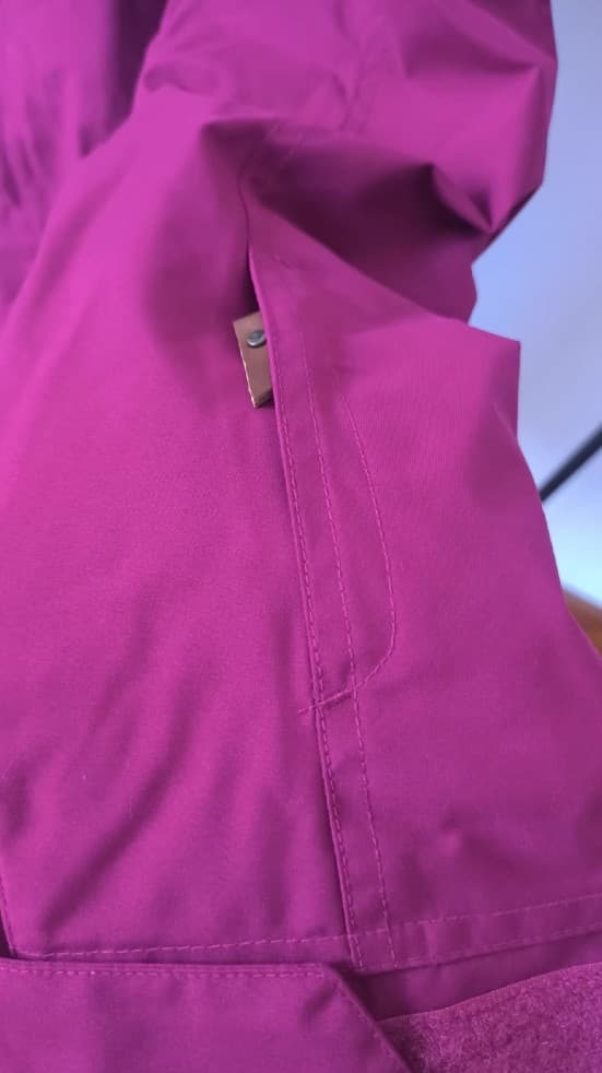 新品Roxy XSサイズ スキー スノーボード 兼用ジャッケット 女性 ロキシー