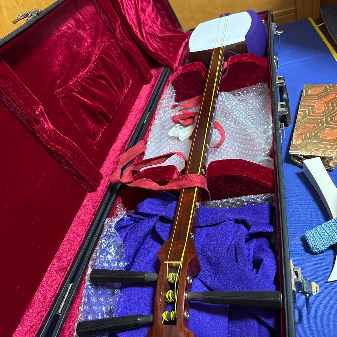 ”希少品”三味線セット　中棹（民謡、地唄、長唄兼用）ハードケース、撥、指すき付き