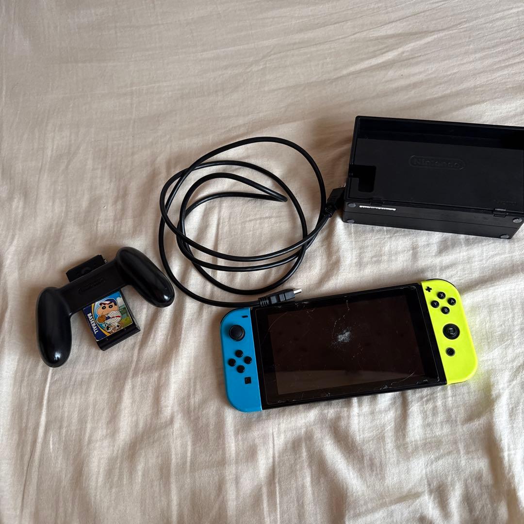 d*7様 Nintendo Switch 本体 ひび割れあり