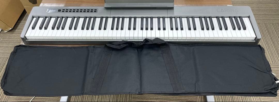 電子ピアノ　88鍵盤　充電タイプ　スリム軽量 グレー