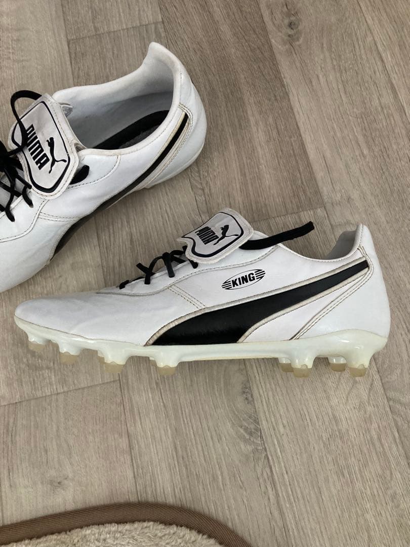 PUMA ホワイト サッカーシューズ スパイク