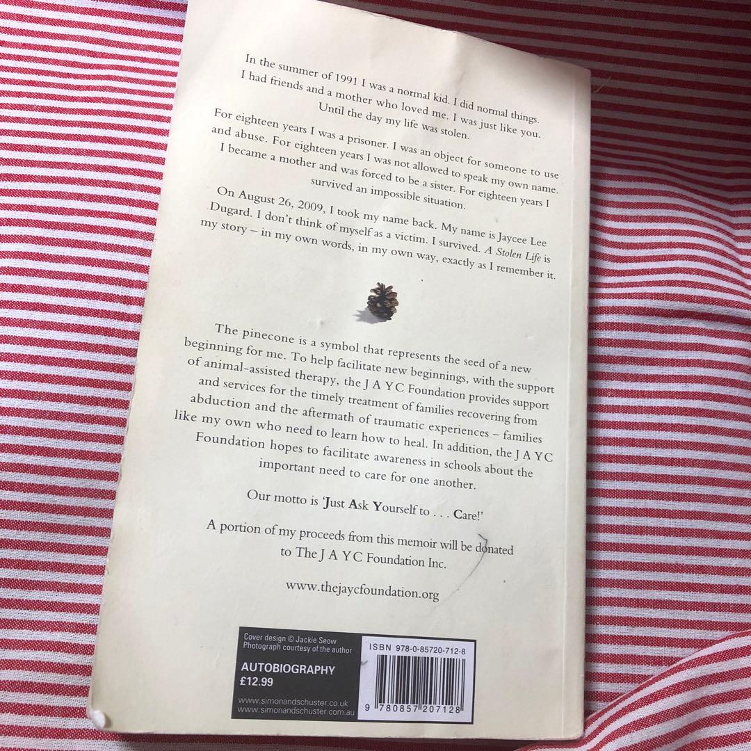 洋書　ペーパーバック　a stolen life/jaycee dugard