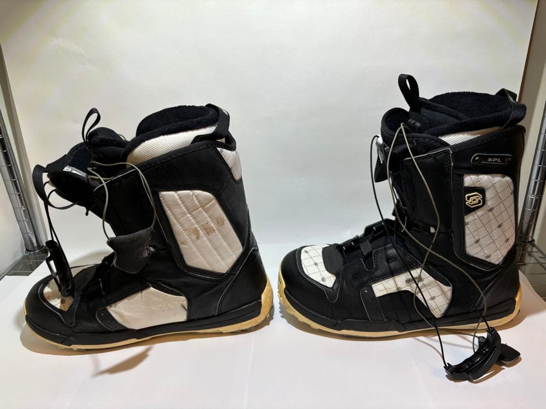 スノーボード（Burton）とビンディング、ブーツ（salomon）ケース付き