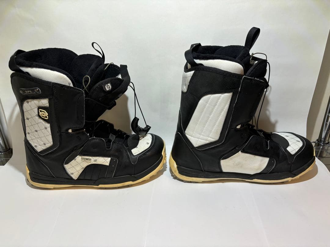 スノーボード（Burton）とビンディング、ブーツ（salomon）ケース付き