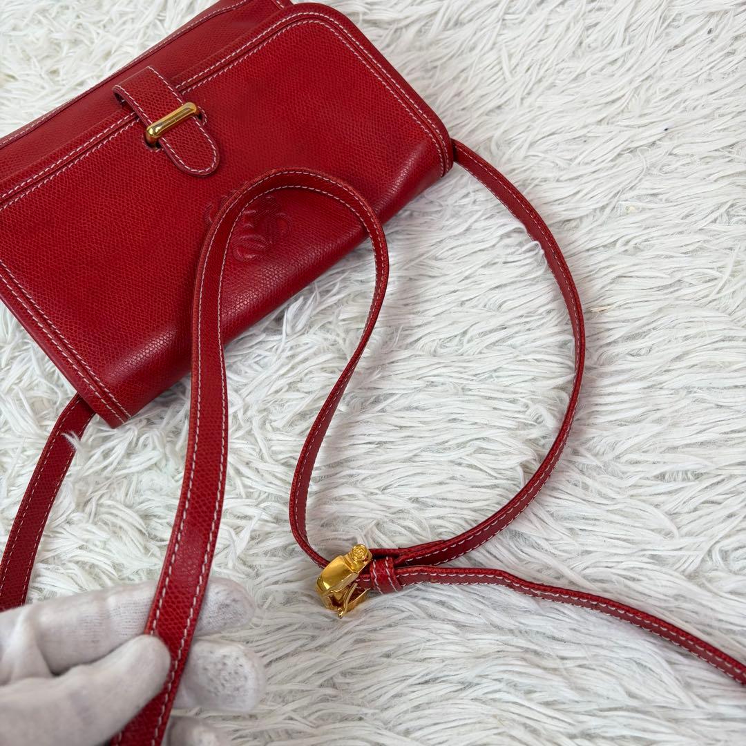 美品✨LOEWE　ショルダーバッグ　シボ革　アナグラム　赤　レザー　ゴールド金具