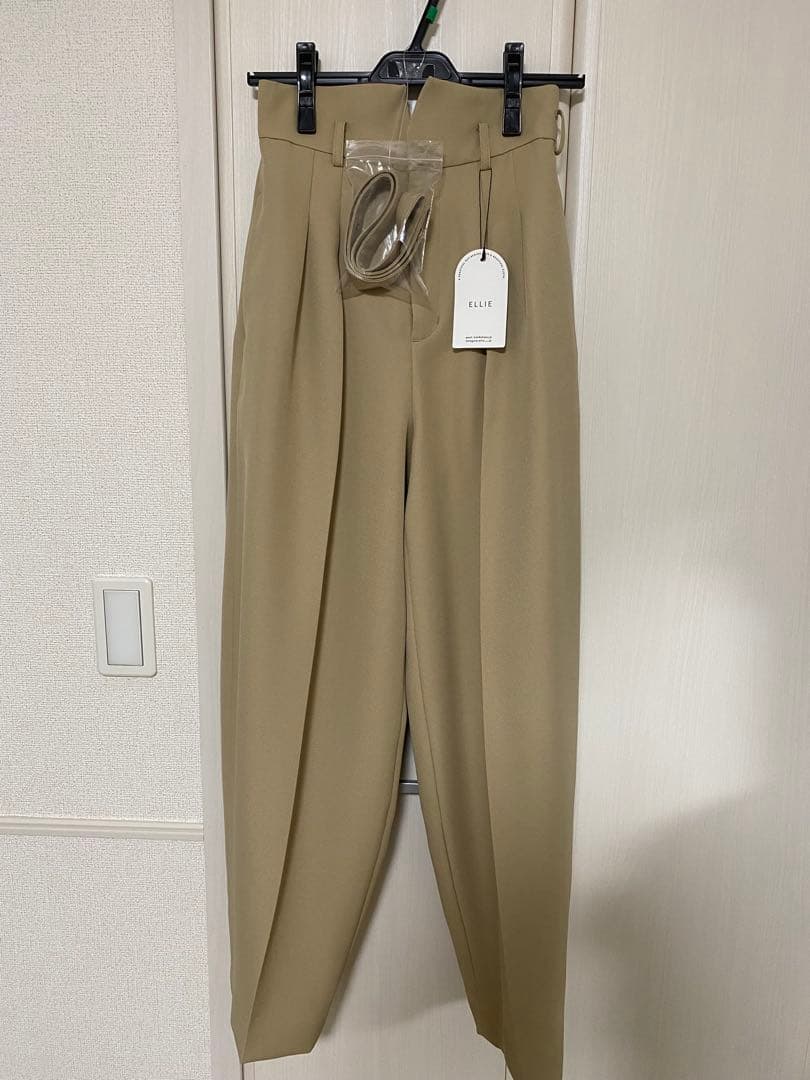 新品未使用【ELLIE】エリー　コクーンパンツ　ベージュ