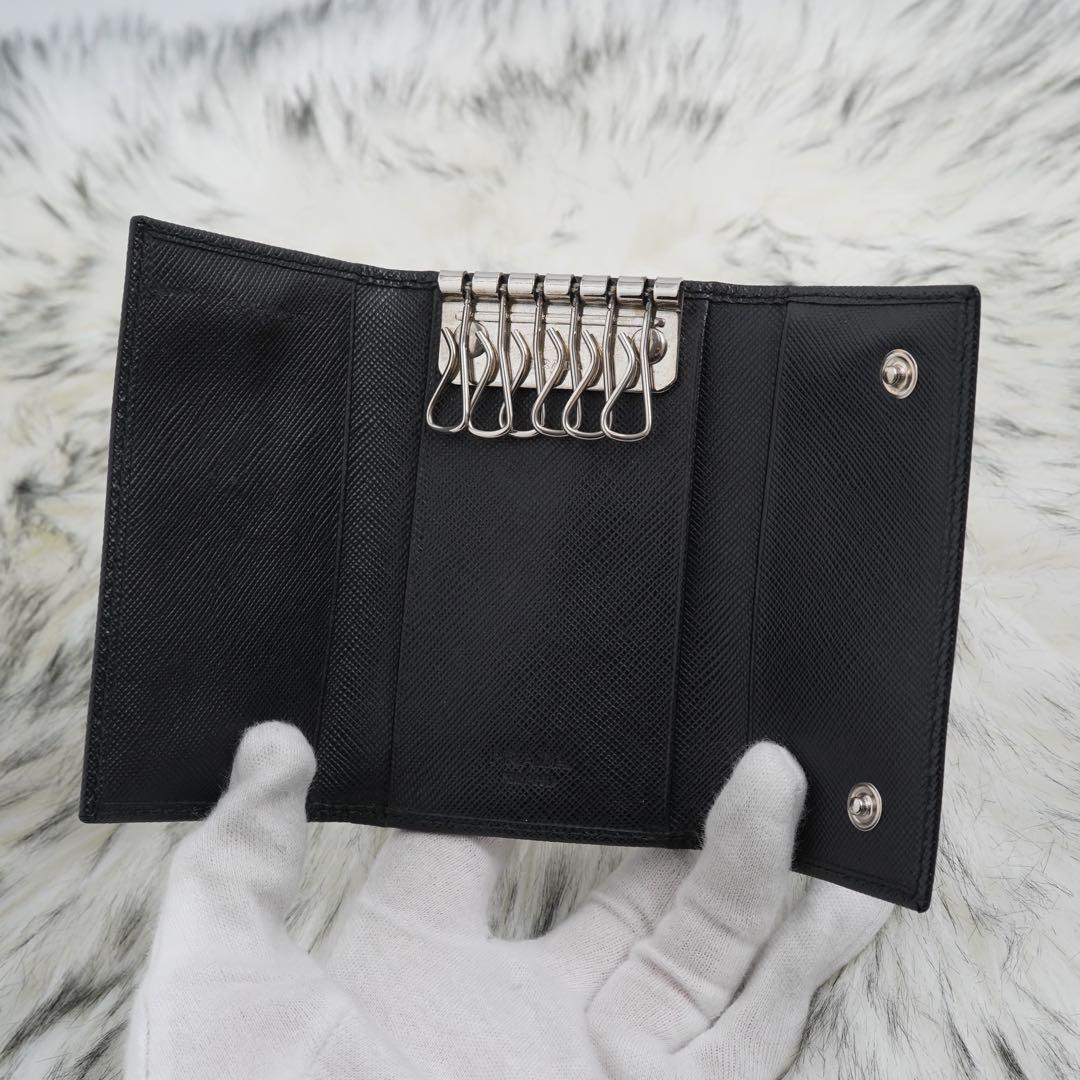 極美品　PRADA プラダ　キーケース　サフィアーノレザー　ロゴグラム　ブラック