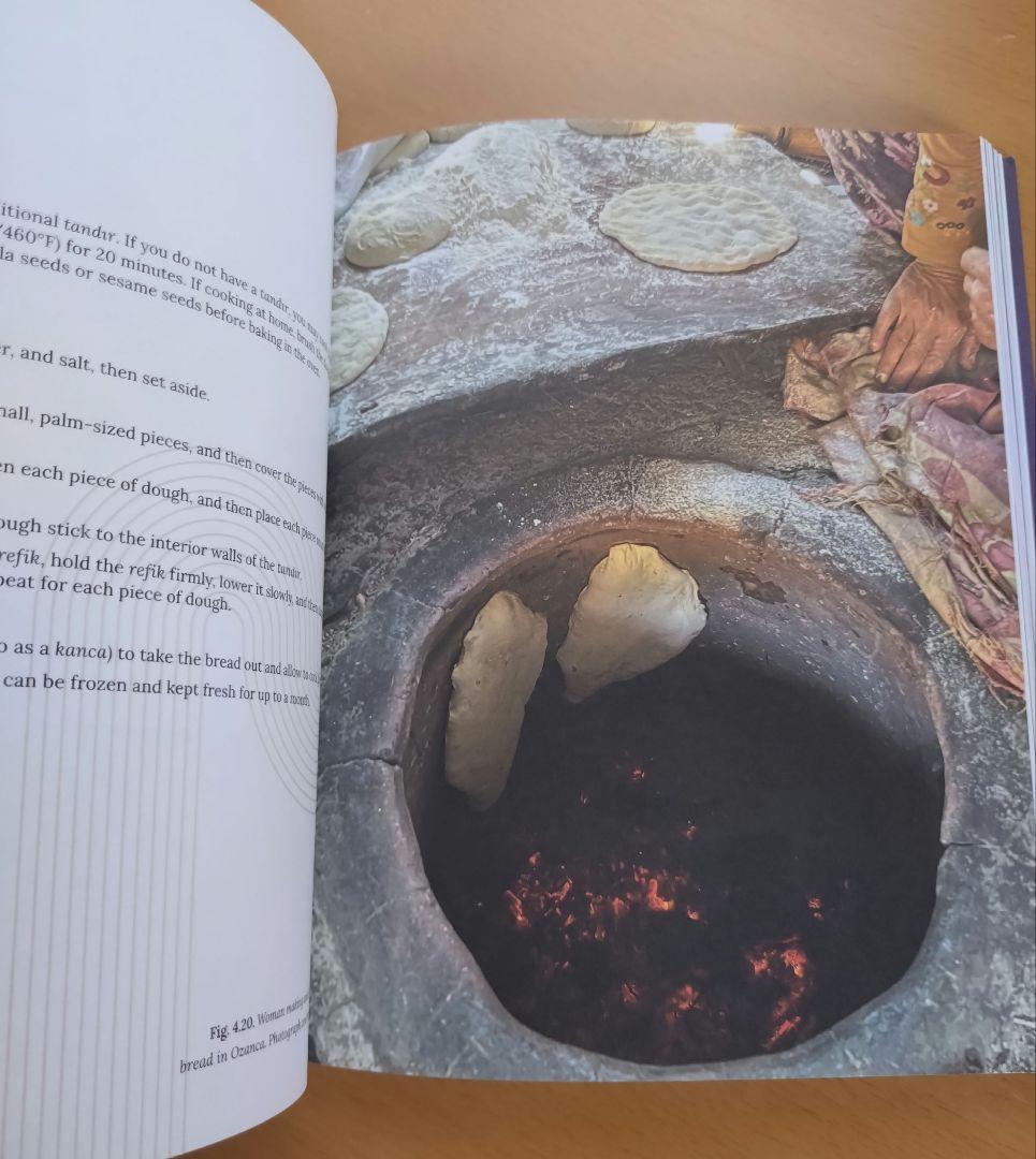 英語　トルコの食の伝統に関する本 Sofra