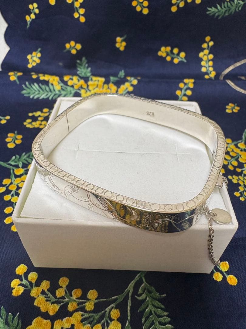 シルバー エングレーブ バングル