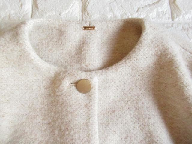 ミラオーウェン 上品 ノーカラー コクーン ゴールドボタン ジャケット ベージュ