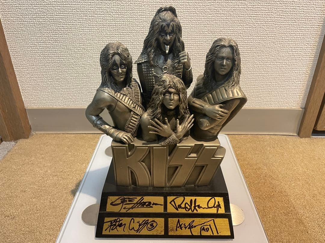 KISS キッス　証明書付　サイン入　像1998年製