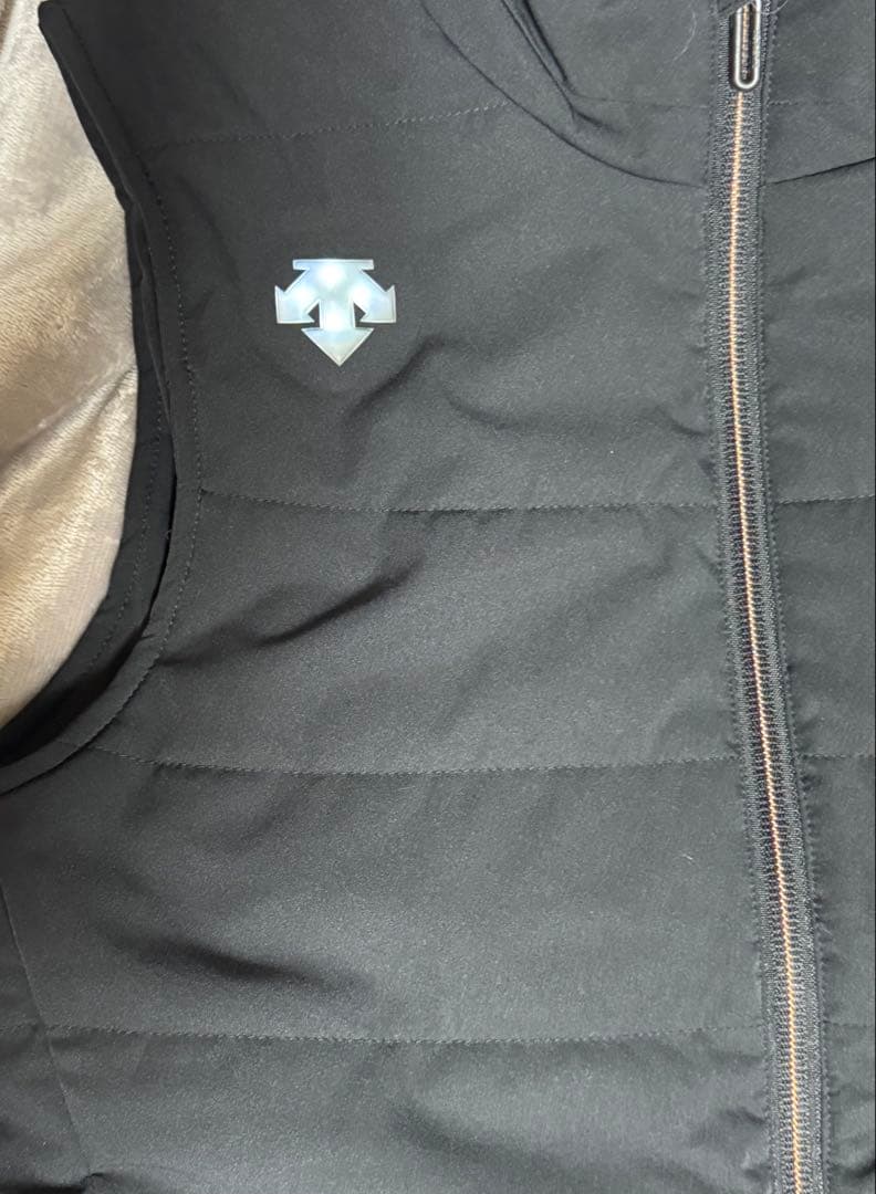 デサントモバイルサーモゴルフベスト