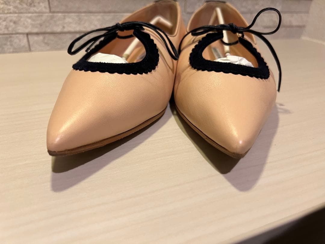 マノロブラニク　フラットシューズ