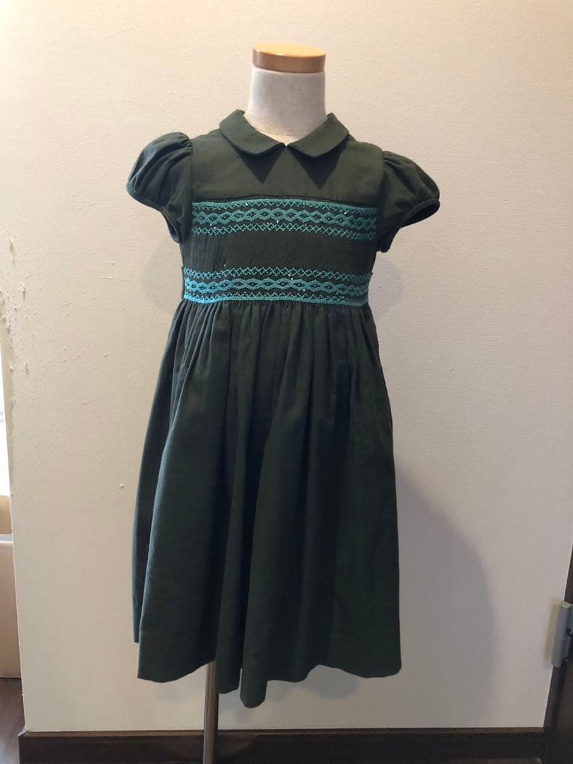 ボンポワン　スモッキング刺繍ワンピース