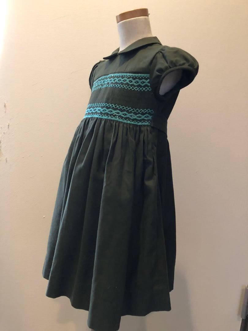 ボンポワン　スモッキング刺繍ワンピース