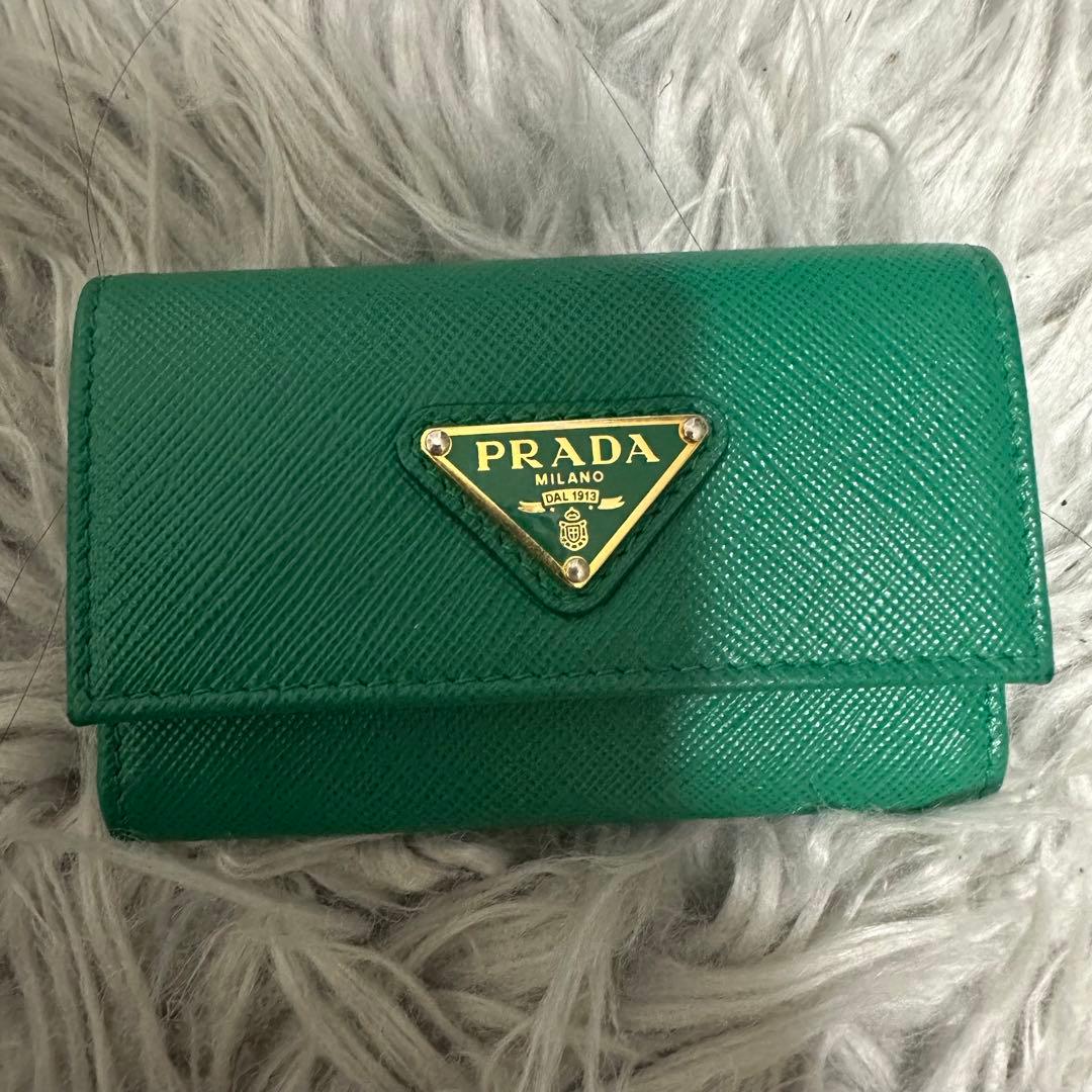 PRADA プラダ サフィアーノ トライアングルロゴ グリーン キーケース