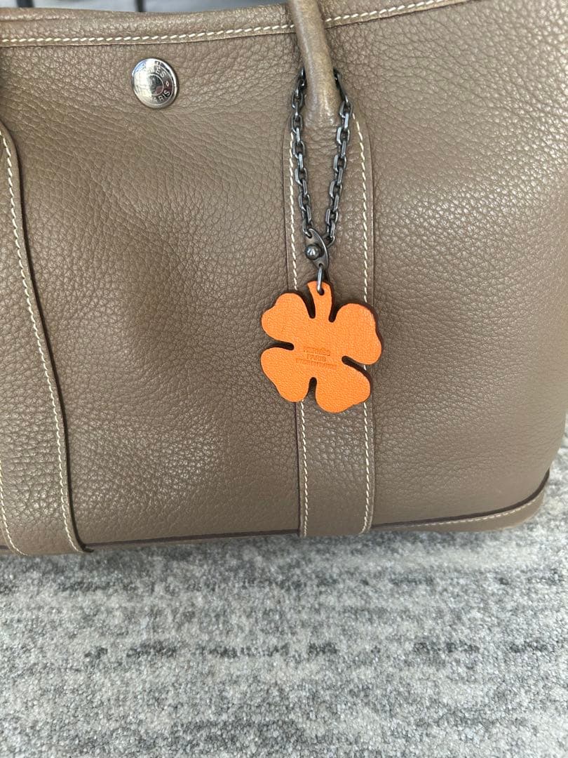 HERMES エルメス　ラッキー4クローバー　 レザーチャーム