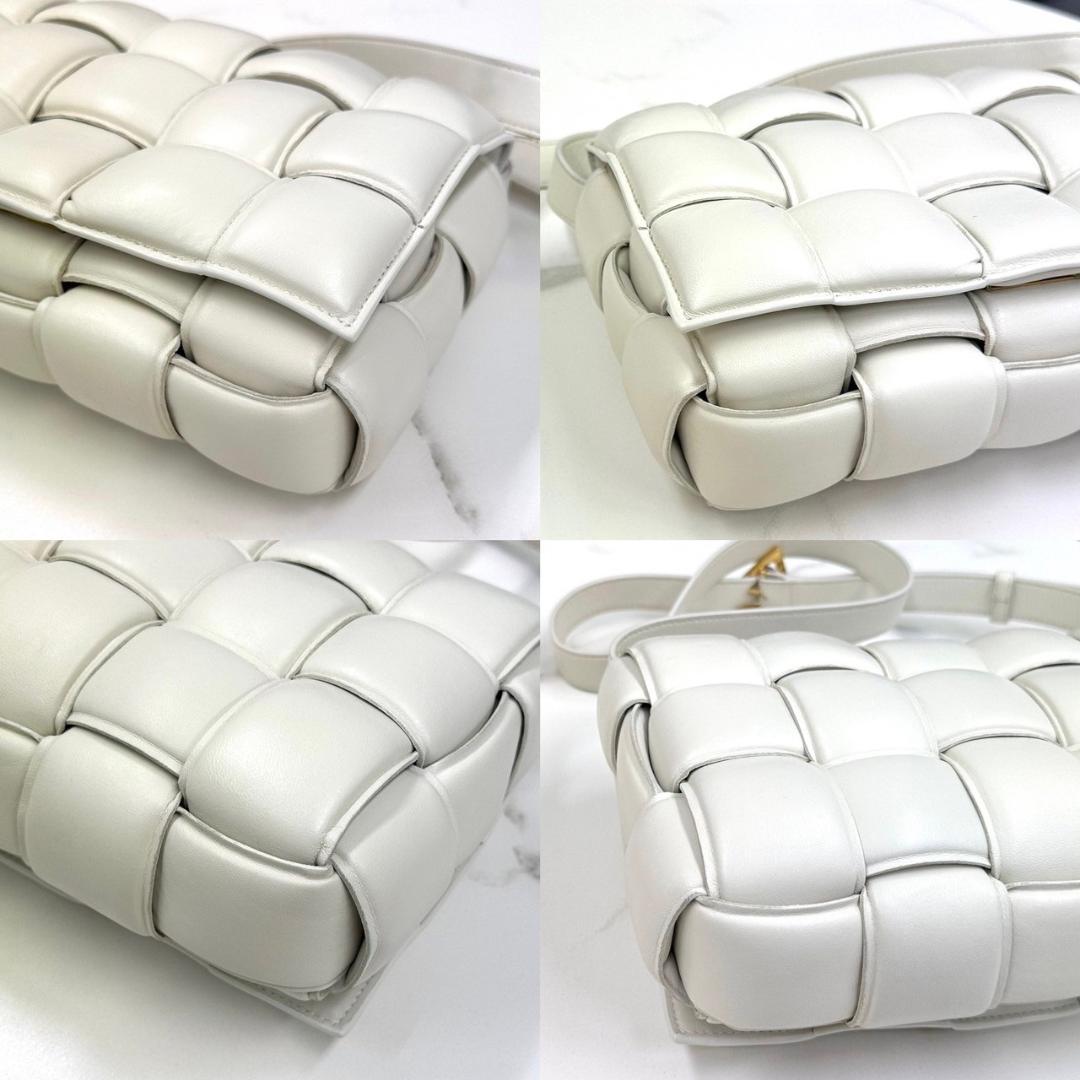 美品☆　ボッテガヴェネタ　パデッドカセット　マキシイントレチャート　ショルダー