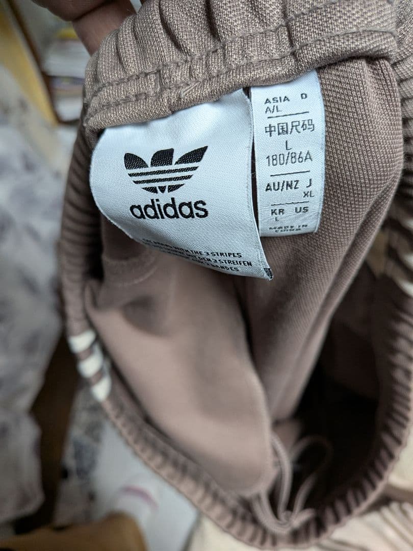 アディダスオリジナルジャージーセットアップ