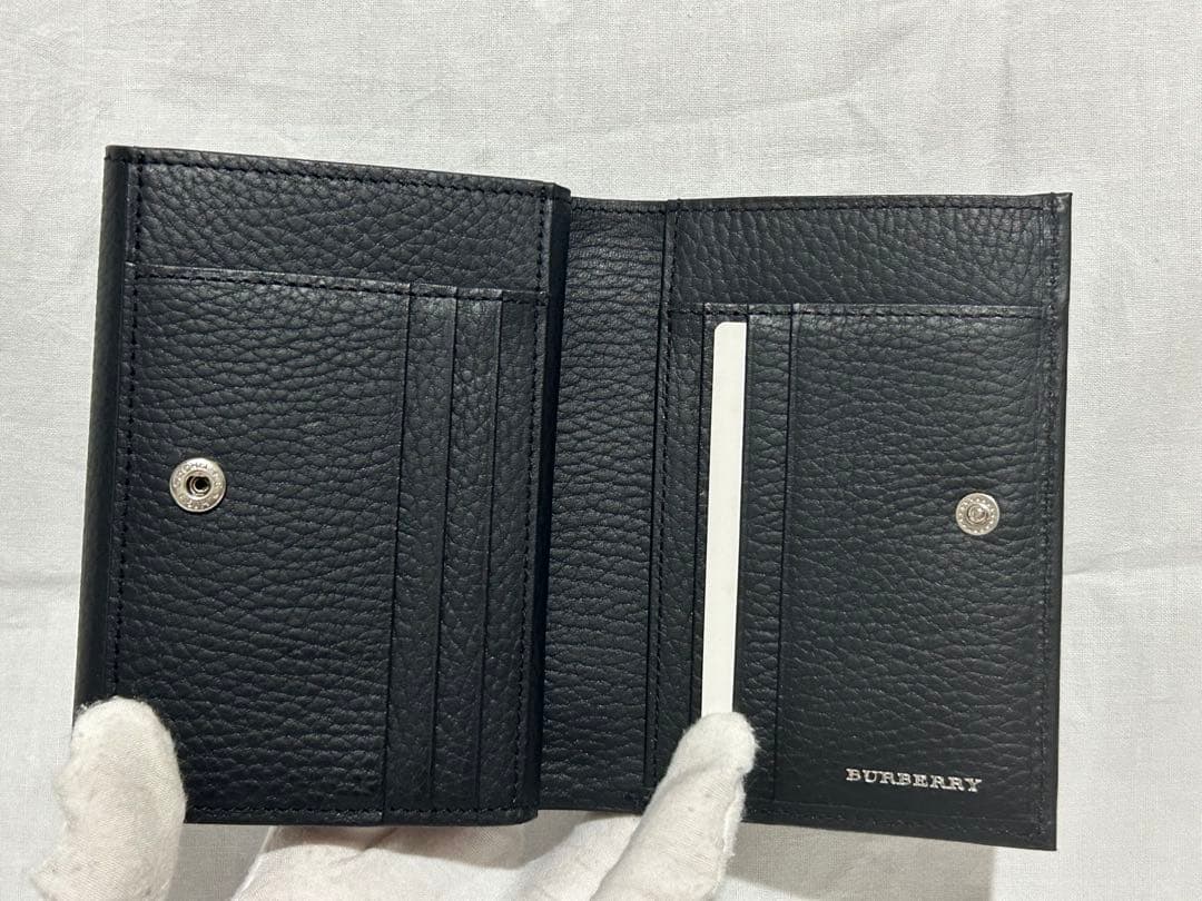 新品　BURBERRY ブラック 二つ折り財布
