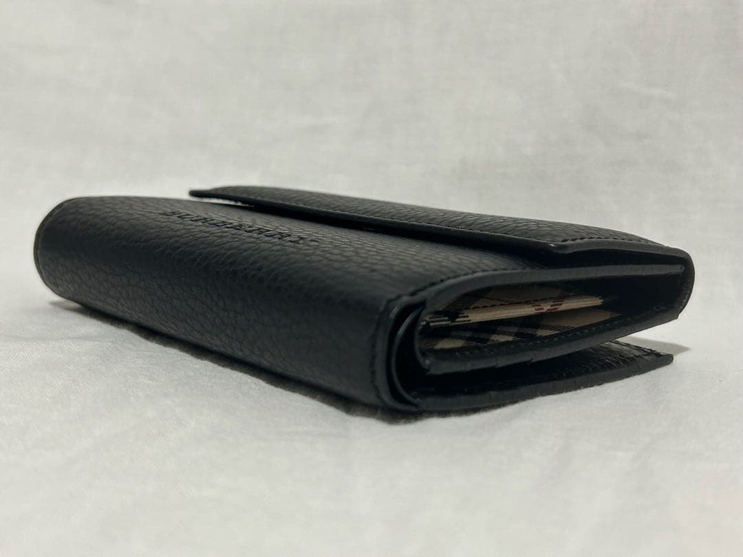 新品　BURBERRY ブラック 二つ折り財布