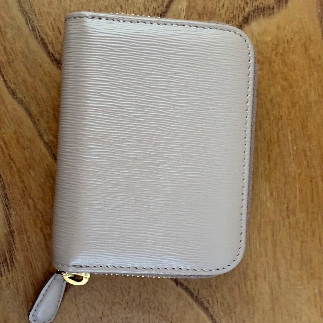 プラダ PRADA ケース　VITELLO MOVE LACCA 財布