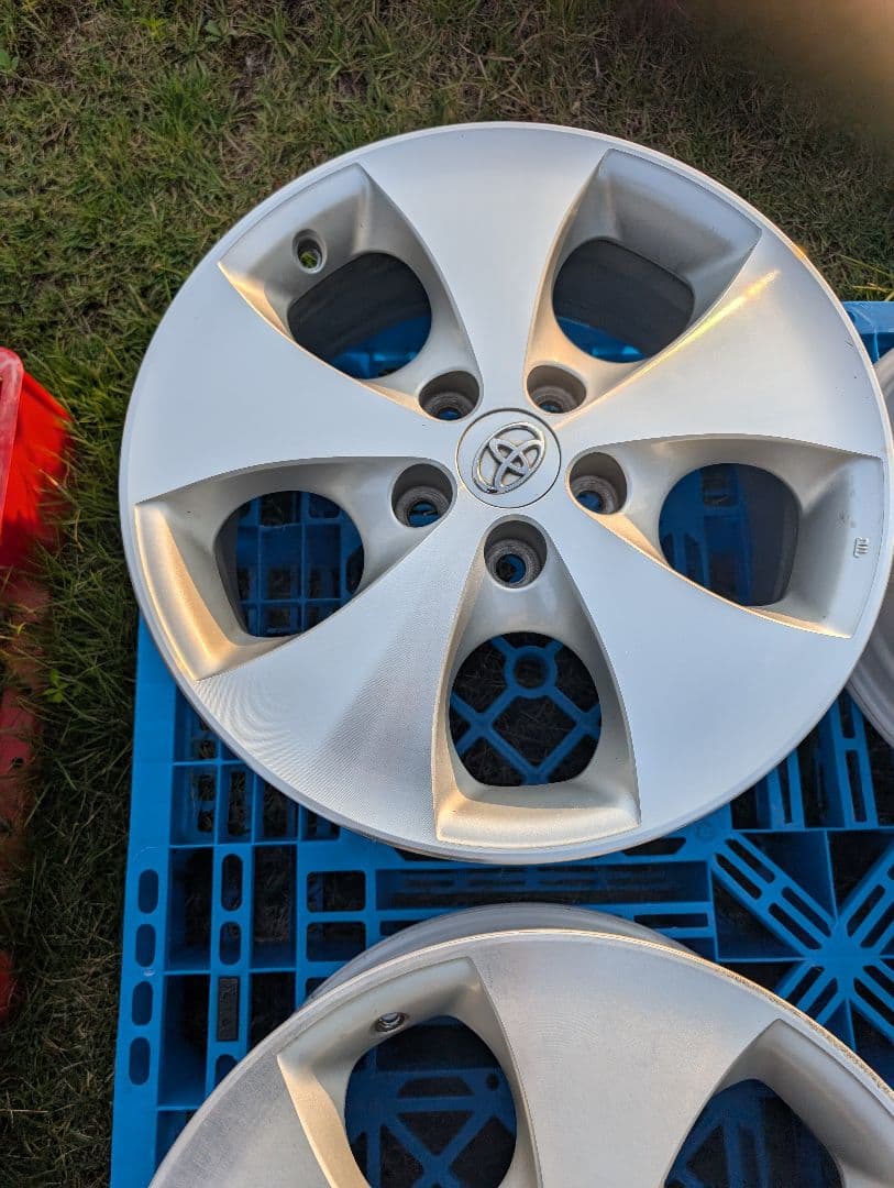 ①中古品　10系アルファード純正アルミホイール4本セットの2本