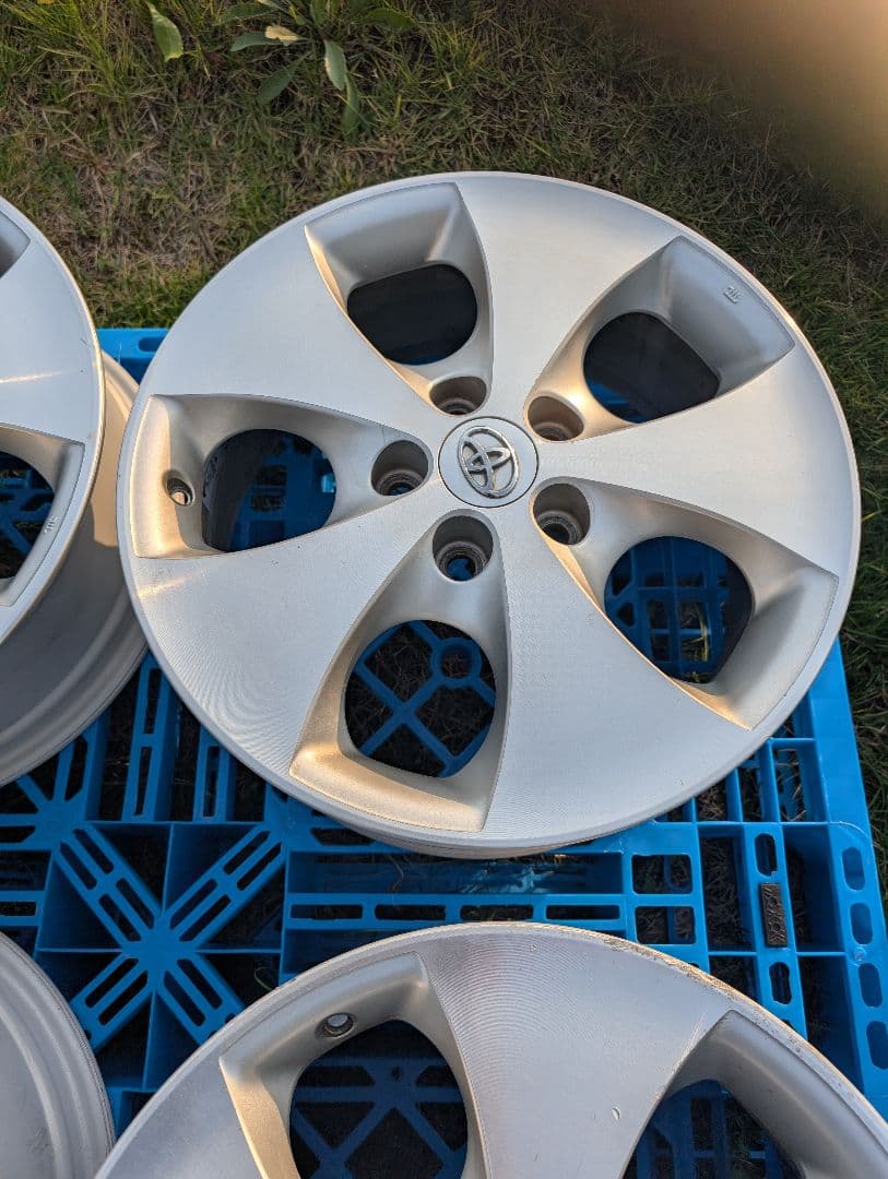 ①中古品　10系アルファード純正アルミホイール4本セットの2本