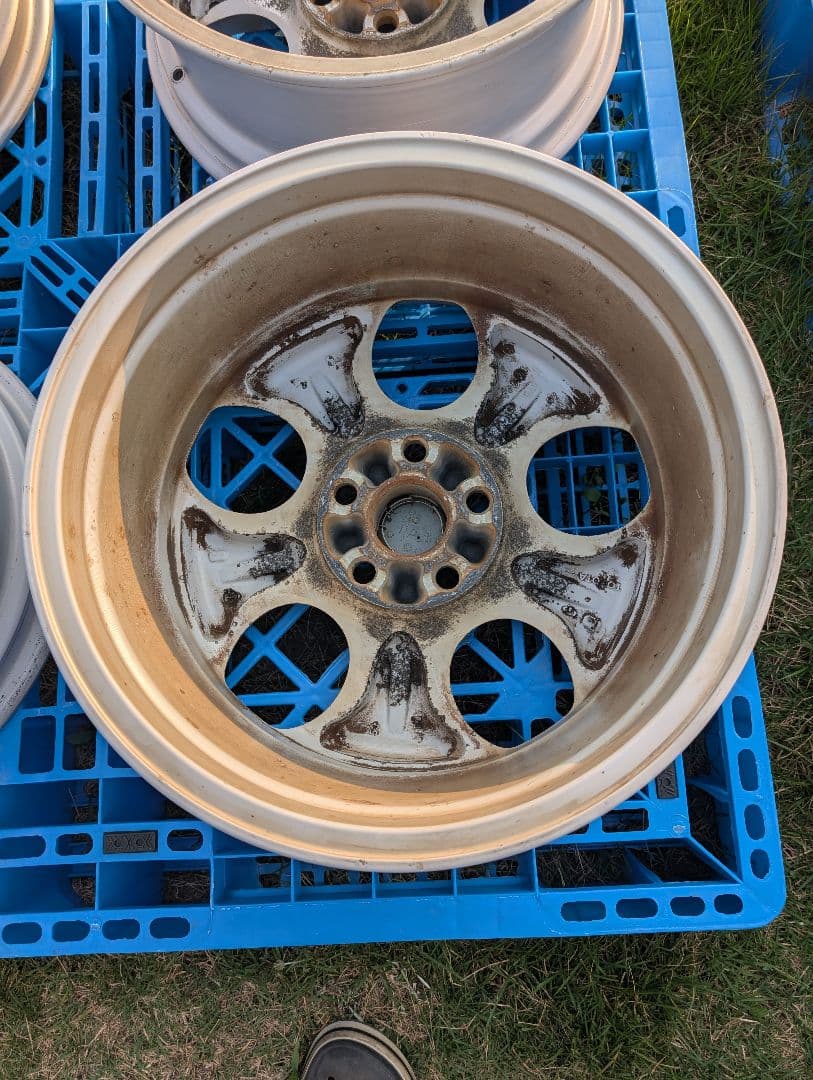 ①中古品　10系アルファード純正アルミホイール4本セットの2本