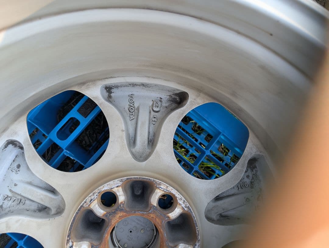 ①中古品　10系アルファード純正アルミホイール4本セットの2本