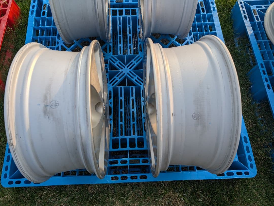 ①中古品　10系アルファード純正アルミホイール4本セットの2本