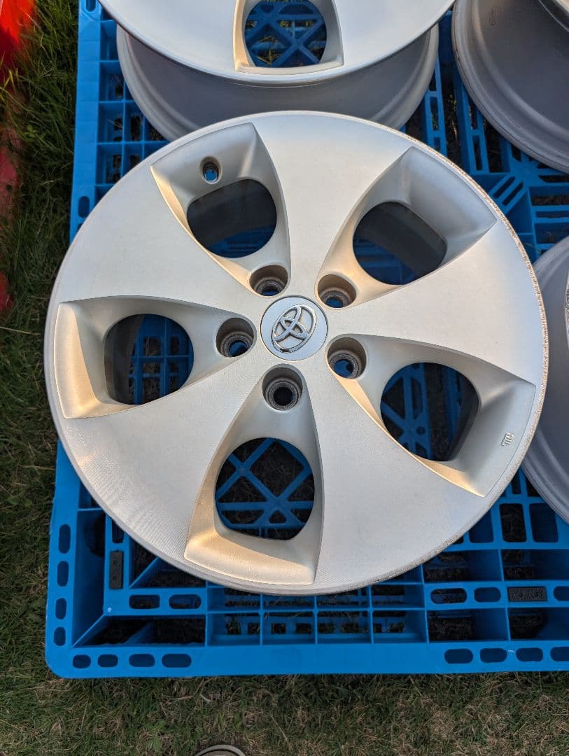 ①中古品　10系アルファード純正アルミホイール4本セットの2本