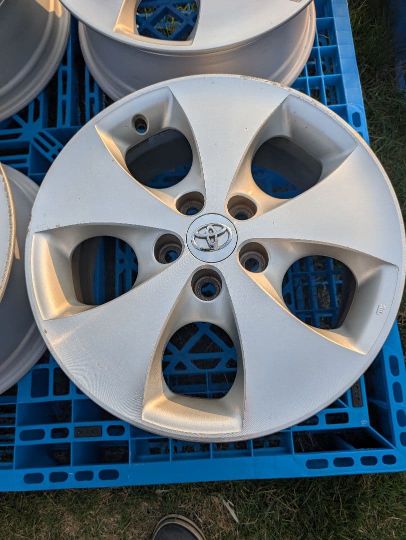 ①中古品　10系アルファード純正アルミホイール4本セットの2本
