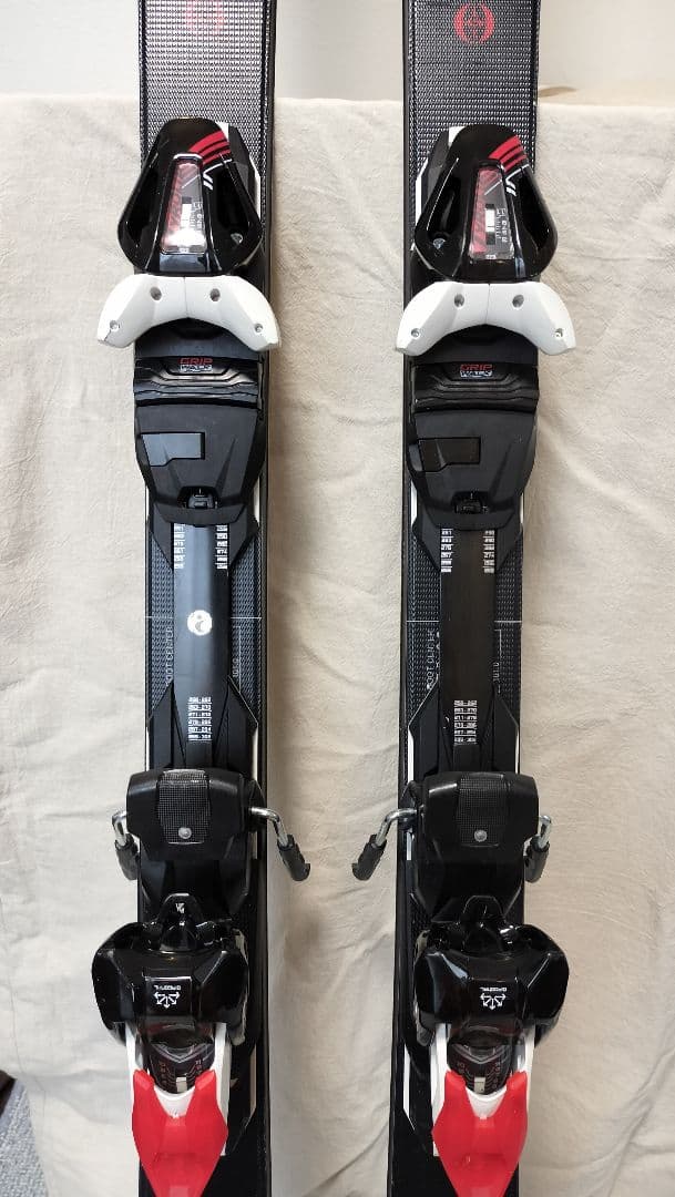 プラドマックスKEOS スキー 板 レッド/ブラック