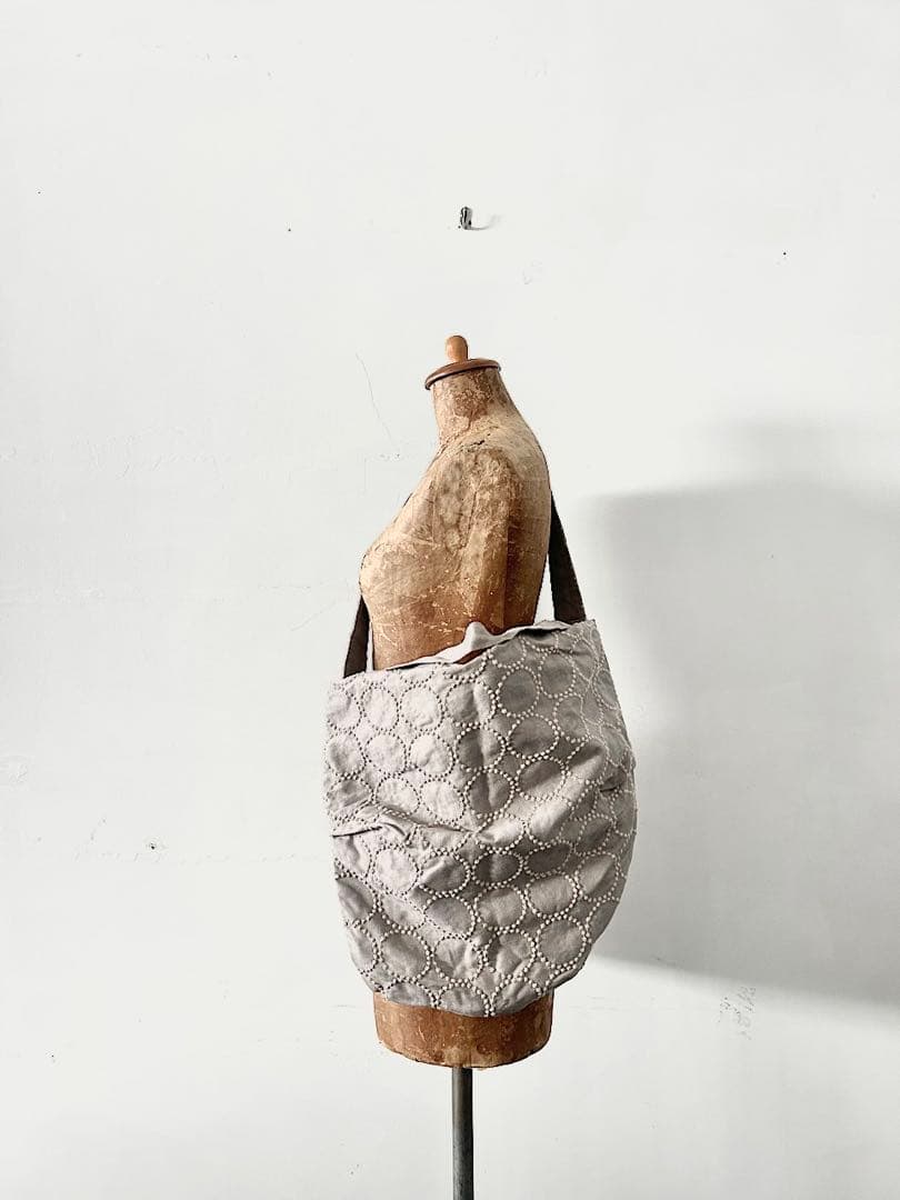 【美品】mina perhonen　tambourine　ボディバッグ　大　麻綿