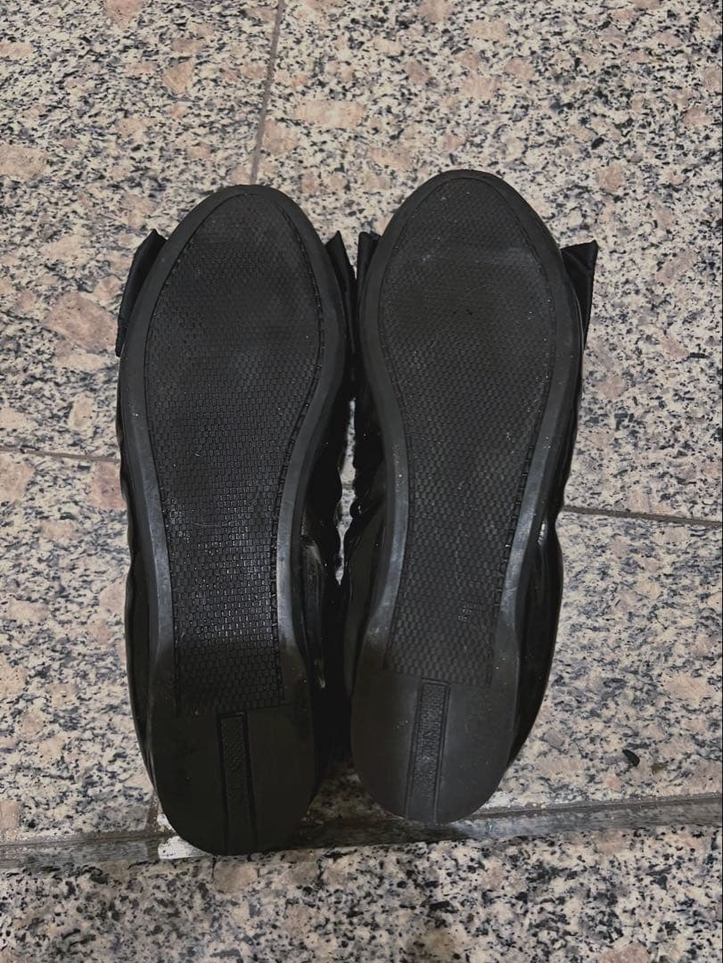 r*i様 PRADA ブラック フラットシューズ リボン付き エナメル 23.5