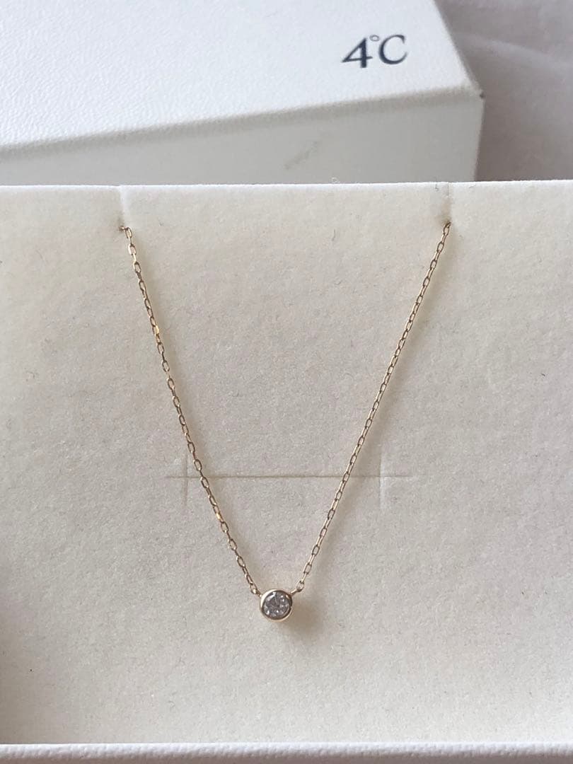 4°C ダイヤ　ネックレス