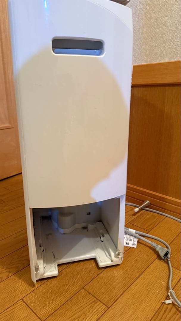 ジャンク　Panasonic 除湿機 ホワイト　F-YHVX120