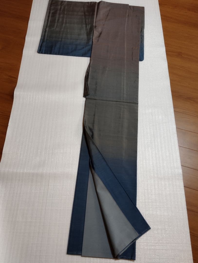 大島紬　未使用しつけ付き　織柄グラデーション