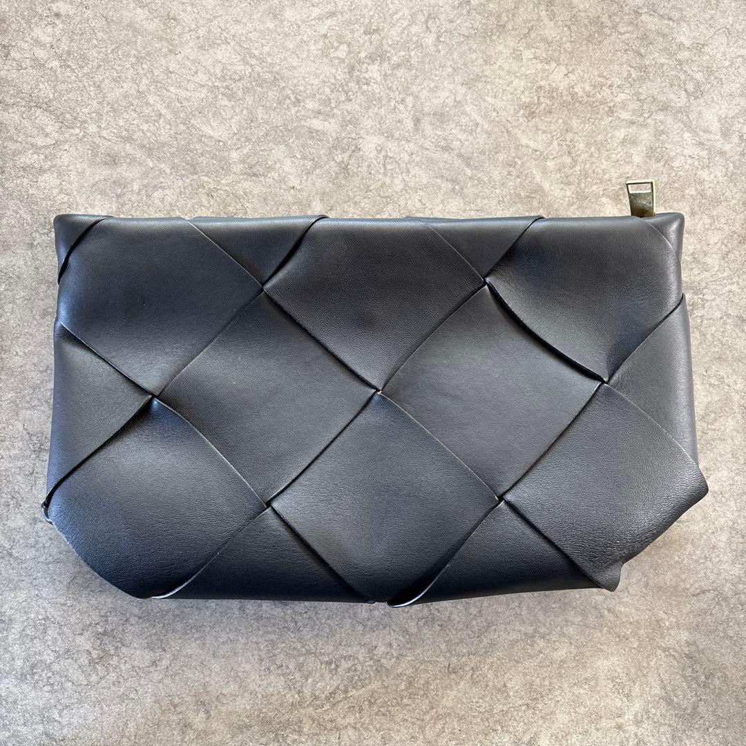 【定価20万】ボッテガヴェネタ クラッチバッグ 黒 イントレチャート カセット