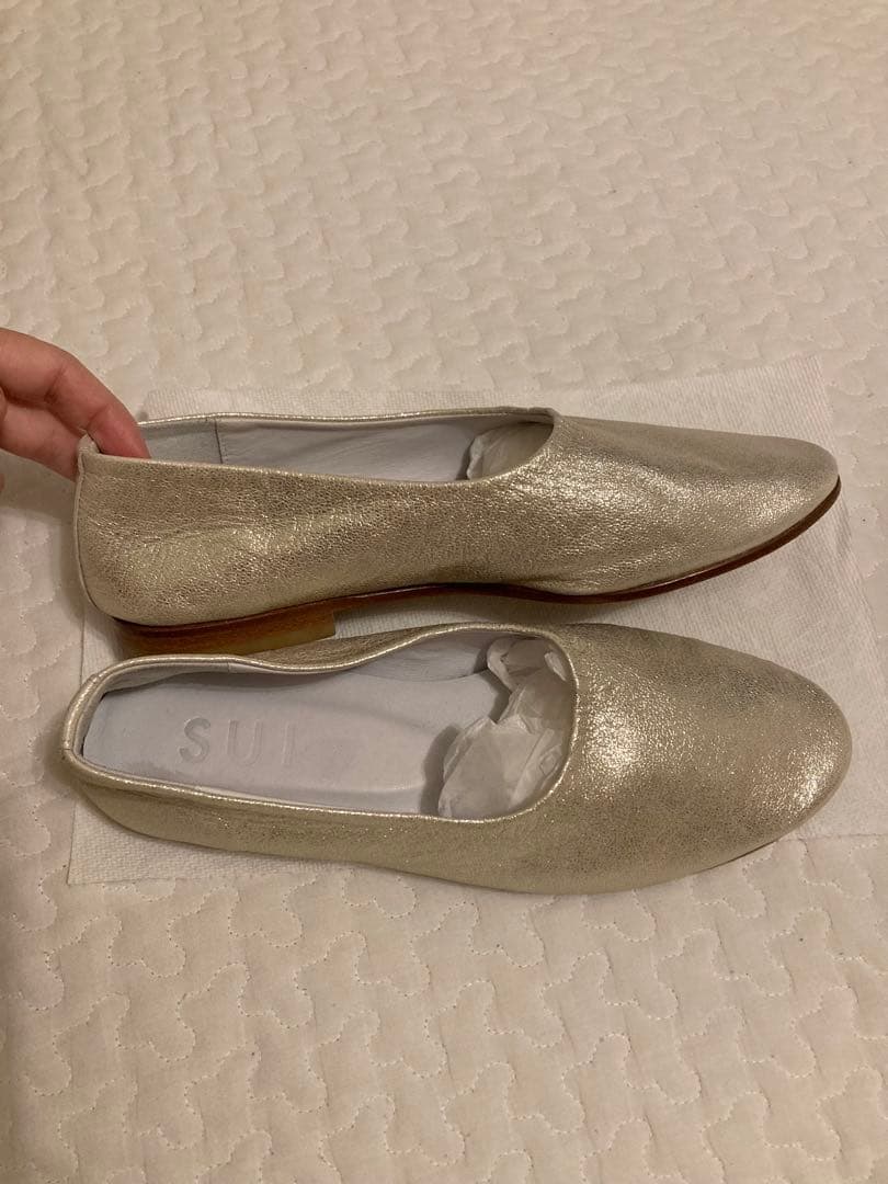 美品! SUI シューズ　シャンパンゴールド　23.5 北欧、暮らしの道具店