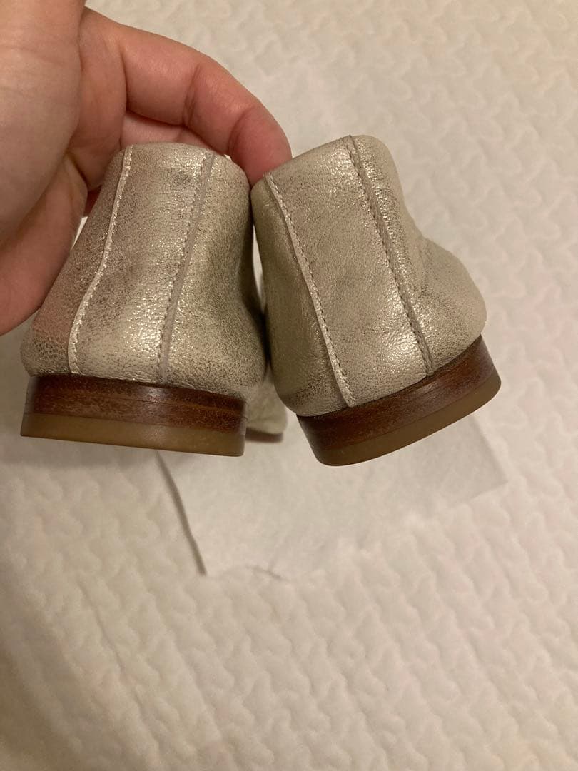 美品! SUI シューズ　シャンパンゴールド　23.5 北欧、暮らしの道具店