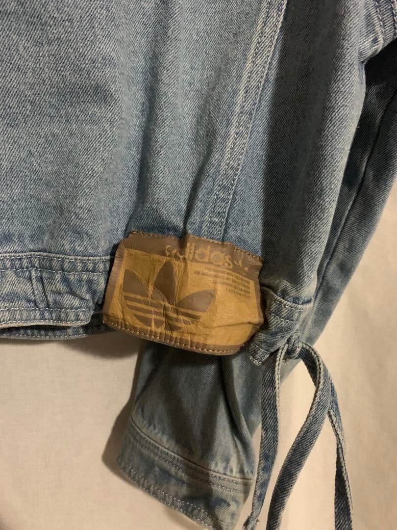 adidas クロップドデニムジャケット