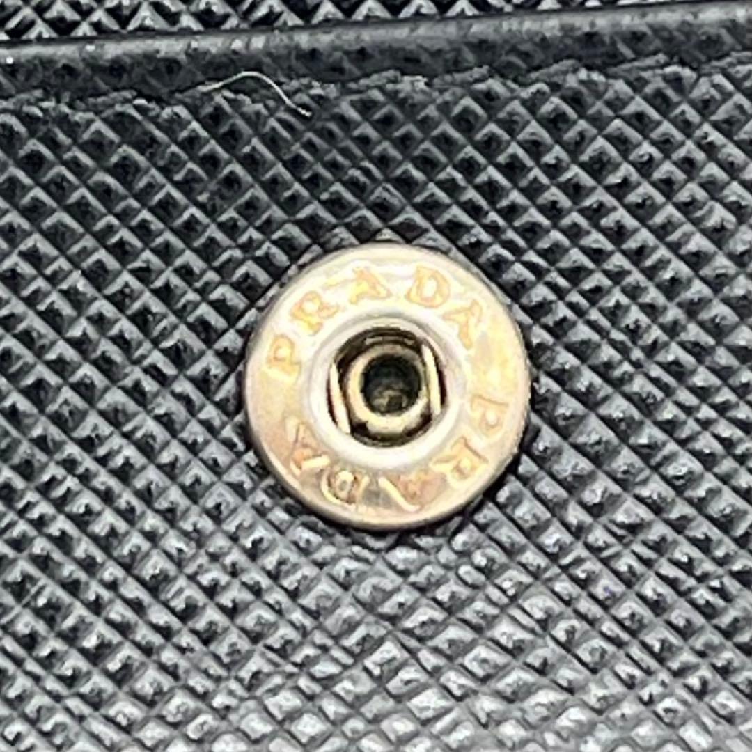 PRADA 二つ折り財布　サフィアーノレザー　ブラック