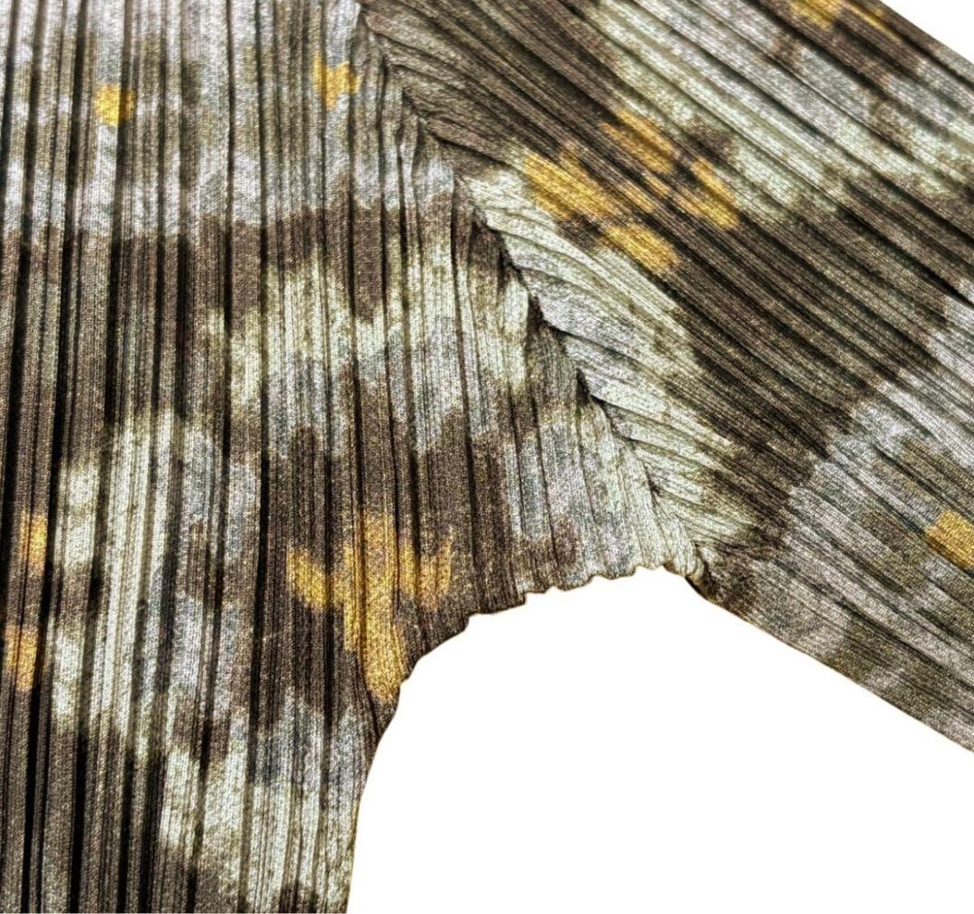 【極美品】プリーツプリーズ イッセイミヤケ カットソー 総柄 ハイネック 長袖