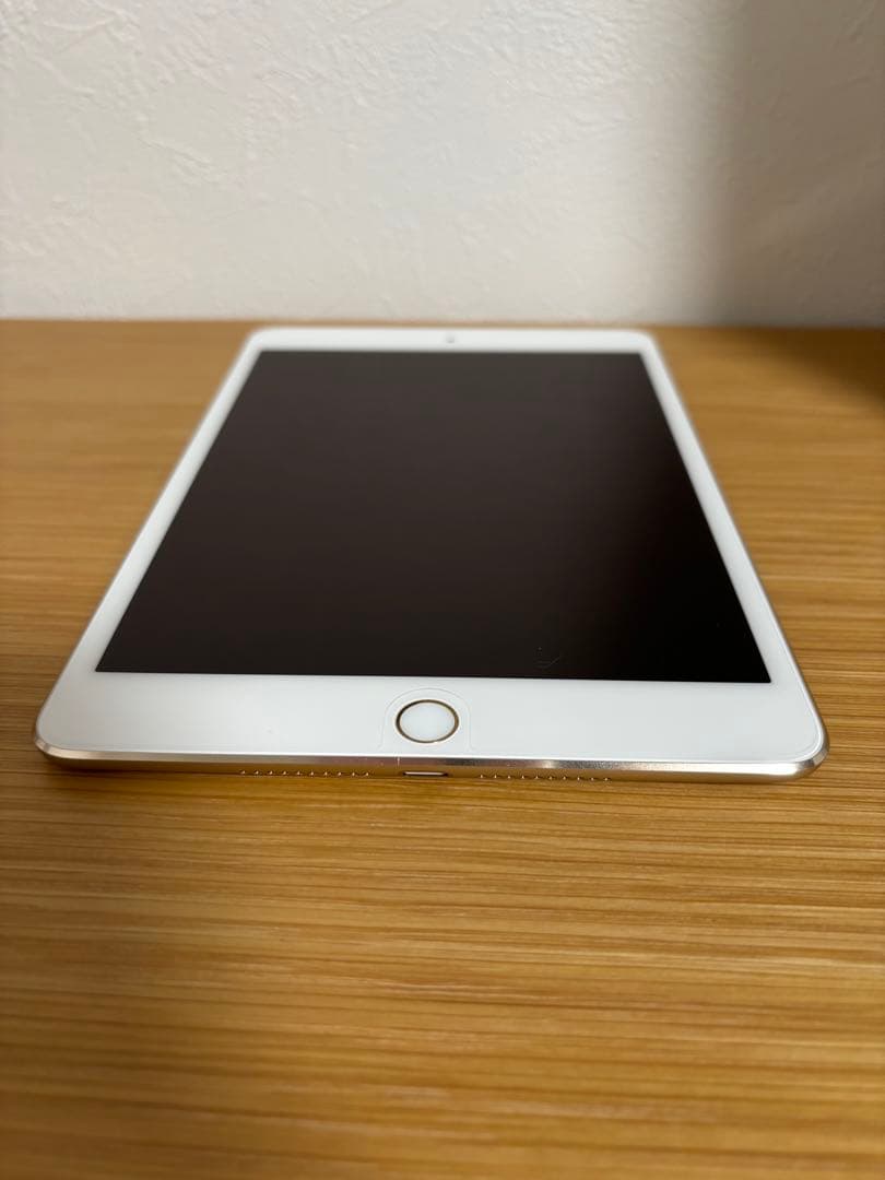 【ひっち】iPad mini 4 32GB ゴールド　カバー付き