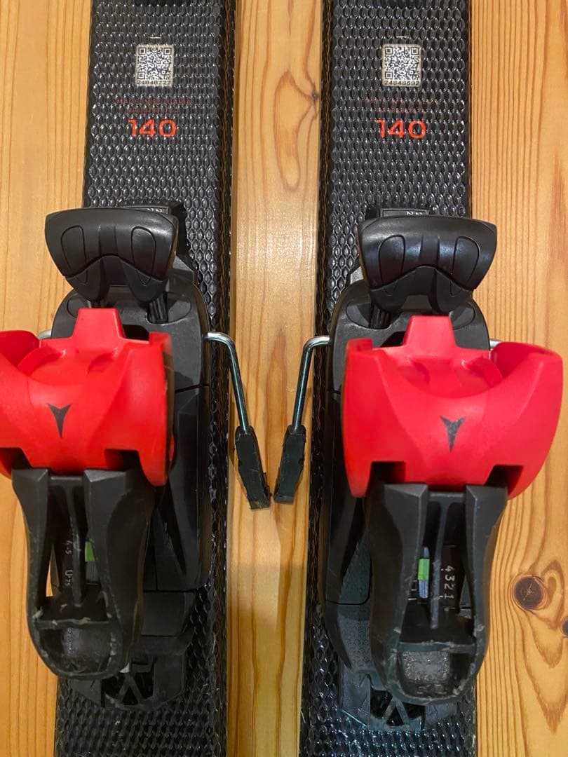 ATOMIC REDSTER JX スキー板 140cm　ジュニア