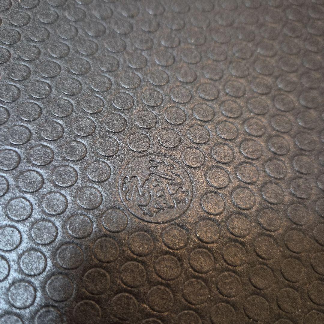 マンドゥカ PRO ブラック ヨガマット 6mm厚の驚きの耐久性とグリップ力