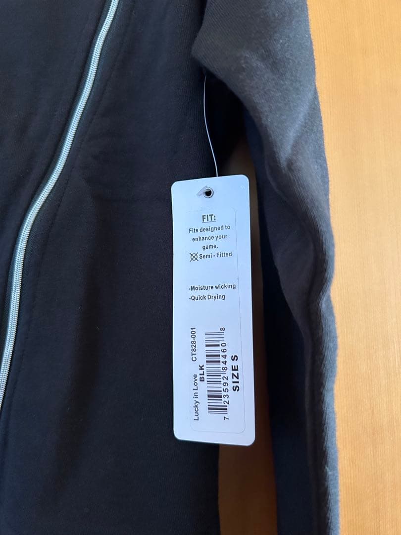 ラッキーインラブ　テニスウェア　黒ファスナー付きトップス　US-Sサイズ　新品