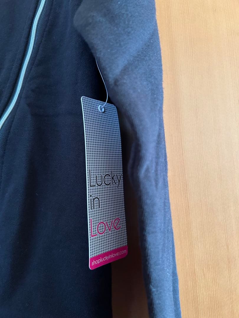 ラッキーインラブ　テニスウェア　黒ファスナー付きトップス　US-Sサイズ　新品